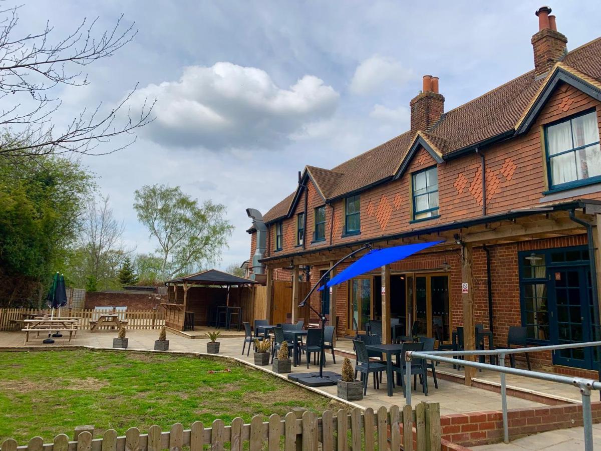 Hotel Crown & Anchor Woking Exterior foto